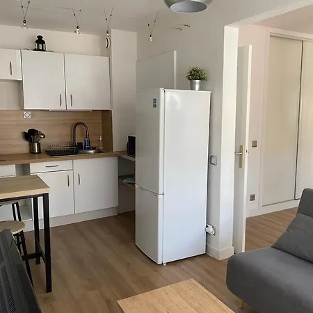 T1 Privee Bien Situe,piscine,tennis,parking